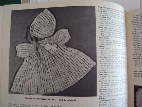 Very large book CROCHET & FINE KNITTING by E.E. Visser OVERFLOWING with patterns