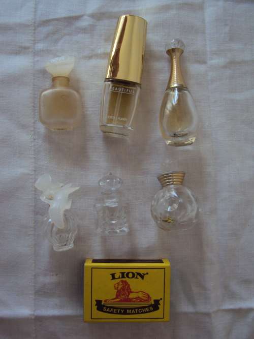 Job Lot 6 x miniature glass perfume bottles (empty) one is L'Air du Temps Kissing doves