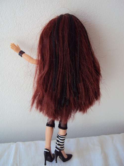 MGA BRATZ 2001 Silky deep wine red hair with plaited black sections Bend legs,