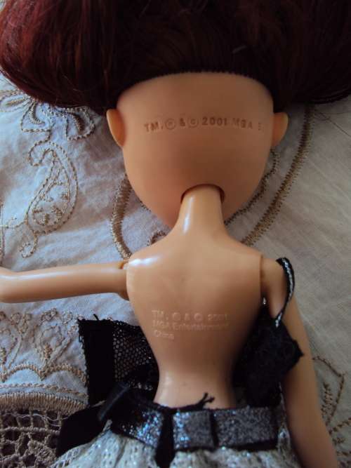 MGA BRATZ 2001 Silky deep wine red hair with plaited black sections Bend legs,