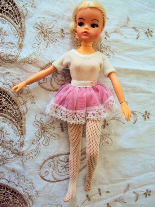 Vintage 70's Sindy ballet outfit orig Sindy shoes, twist waist & wrist, bend legs,  tilting head