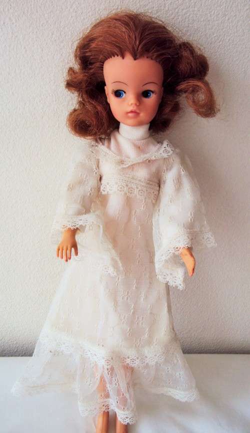 Vintage Hong Kong Sindy in white lace dress twist waist, bend legs,  tilting head 29cm tall