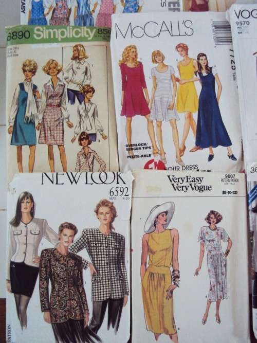 Job Lot "AA" of 16x Ladies sewing patterns (cut, not checked) -
