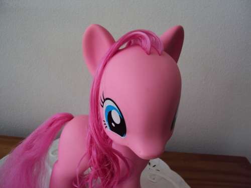 Hasbro 2013 MY LITTLE PONY pink pretty pony lush silky mane 21.5cm tall Balloon logo