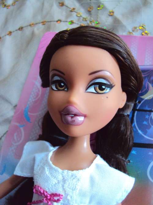 MGA BRATZ Yasmin sleep over in original box Ages 6+  Unplayed with, but lip has small manuf mark