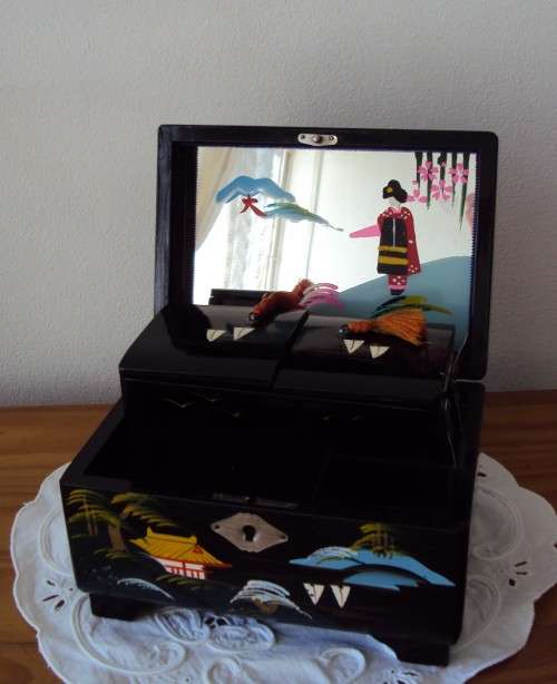Vintage musical jewellery box & key with MOP accents hand painted from Japan