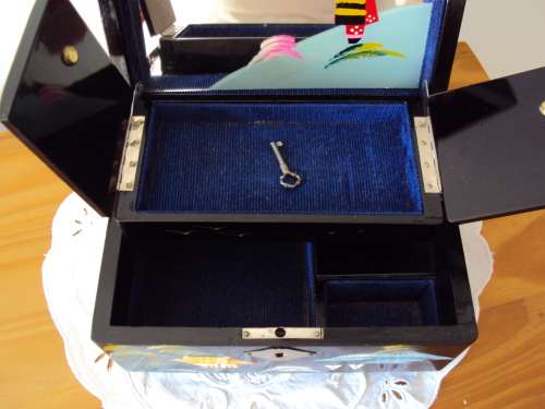 Vintage musical jewellery box & key with MOP accents hand painted from Japan