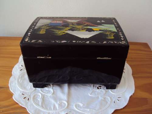 Vintage musical jewellery box & key with MOP accents hand painted from Japan