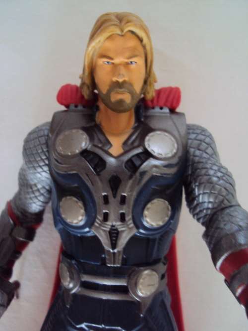 Hammer slinging THOR Hasbro 2011 Marvel & son squeeze legs for arm hammer action