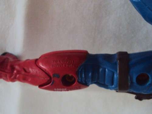 Hammer slinging THOR Hasbro 2011 Marvel & son squeeze legs for arm hammer action
