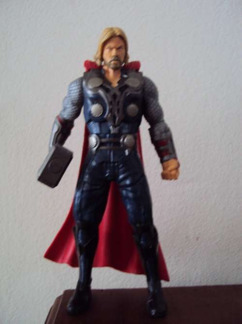 Hammer slinging THOR Hasbro 2011 Marvel & son squeeze legs for arm hammer action