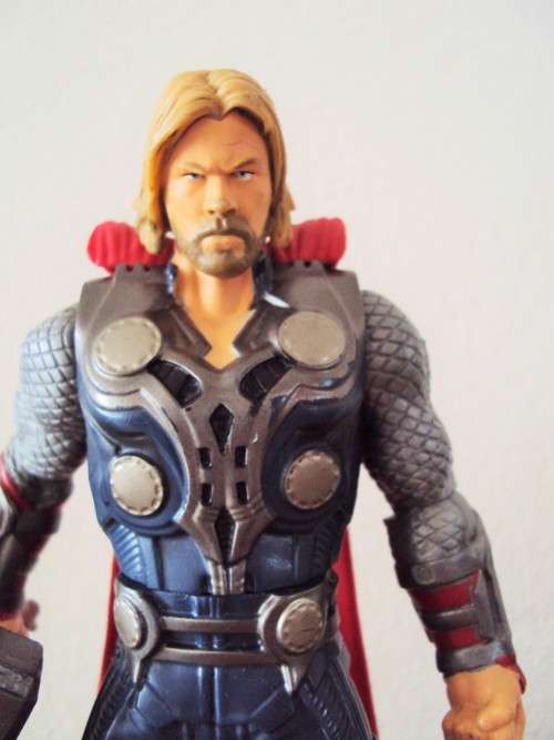 Hammer slinging THOR Hasbro 2011 Marvel & son squeeze legs for arm hammer action