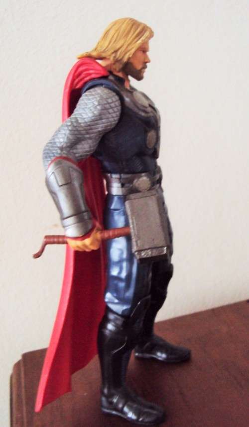 Hammer slinging THOR Hasbro 2011 Marvel & son squeeze legs for arm hammer action