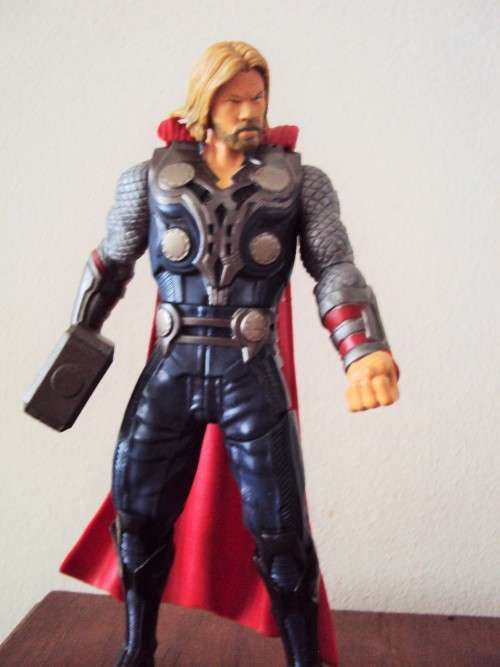 Hammer slinging THOR Hasbro 2011 Marvel & son squeeze legs for arm hammer action