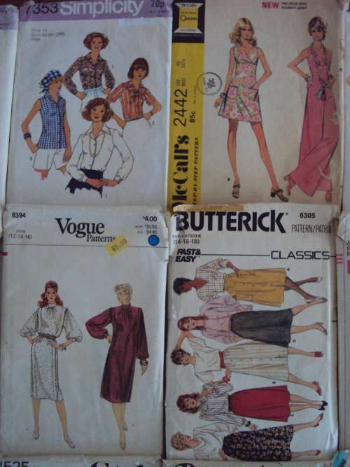 JOB LOT #35 VINTAGE Ladies assortment of 15 x sewing patterns (cut, not checked)
