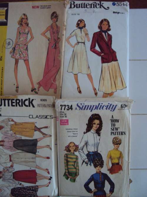 JOB LOT #35 VINTAGE Ladies assortment of 15 x sewing patterns (cut, not checked)