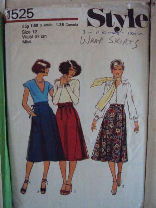 JOB LOT #35 VINTAGE Ladies assortment of 15 x sewing patterns (cut, not checked)
