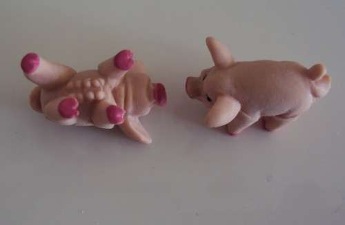 Vintage Hasbro PASS THE PIGS adult game using pigs as dice with pocket case - Adults