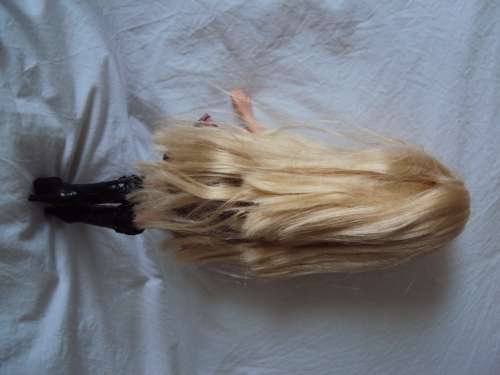 MGA BRATZ 2001 click bend legs, long silky hair, sunglasses & earrings