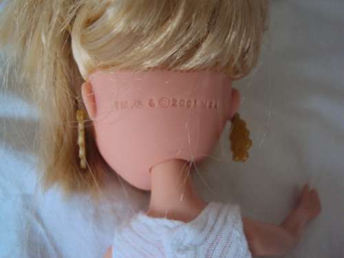 MGA BRATZ 2001 click bend legs, long silky hair, sunglasses & earrings