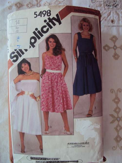 Set of Pullover Dresses & Shawl Simplicity 5498 Size 14  * Complete & checked