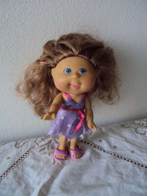 Adorable doll with curly hair orig shoes & dress 2006 OAA Play Along (mini Cabbage patch) 14cm tall