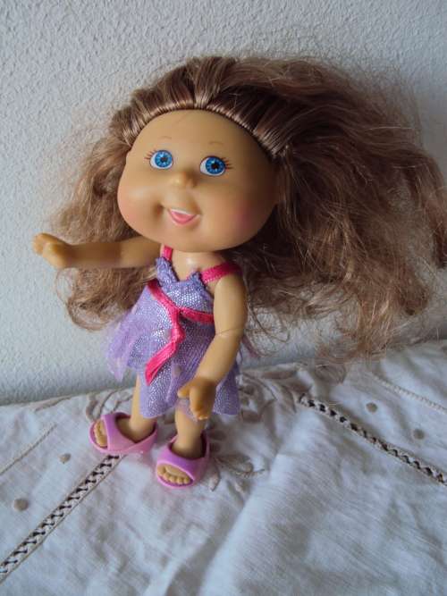 Adorable doll with curly hair orig shoes & dress 2006 OAA Play Along (mini Cabbage patch) 14cm tall