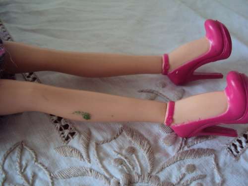 MGA 2001 collector BRATZ doll with gorgeous lush thick hair & pink stilettos