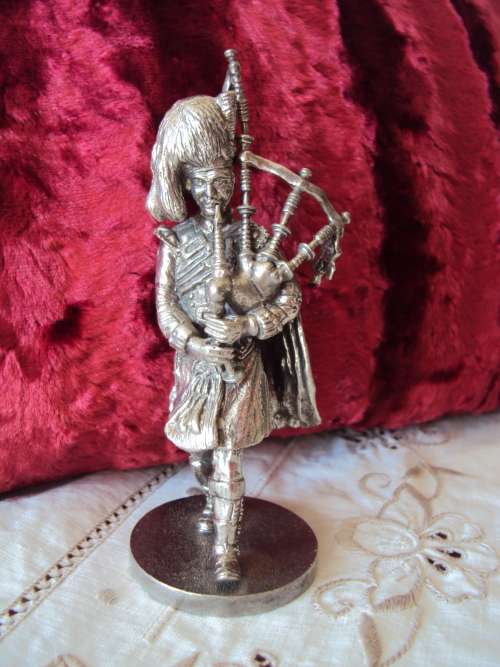 Pipe Major 1st Bn Scotts Guards c1962 (a David McMaster orig) 1/1000  Highly detailed, pewter