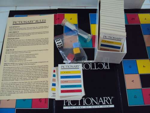 PICTIONARY the game of guick draw by Arlenco Toys board game  3-6 players Ages 12-Adult - complete