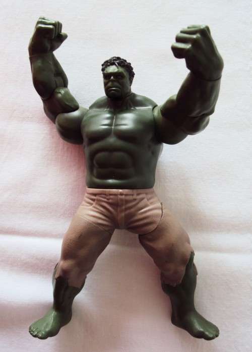 THE INCREDIBLE HULK 2011 (squeeze his legs together for arm and mouth action)  HASBRO SA, CHINA