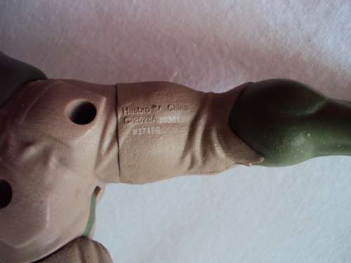 THE INCREDIBLE HULK 2011 (squeeze his legs together for arm and mouth action)  HASBRO SA, CHINA