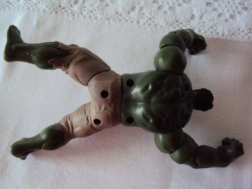 THE INCREDIBLE HULK 2011 (squeeze his legs together for arm and mouth action)  HASBRO SA, CHINA