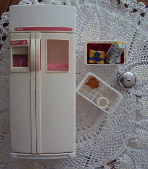 Vintage Barbie doll fridge 1994 Mattel with extras, no shelves inside fridge