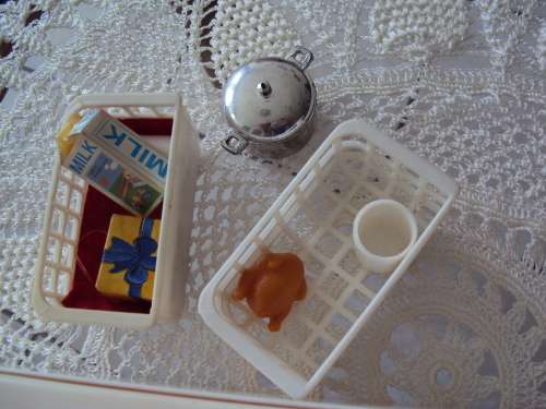 Vintage Barbie doll fridge 1994 Mattel with extras, no shelves inside fridge