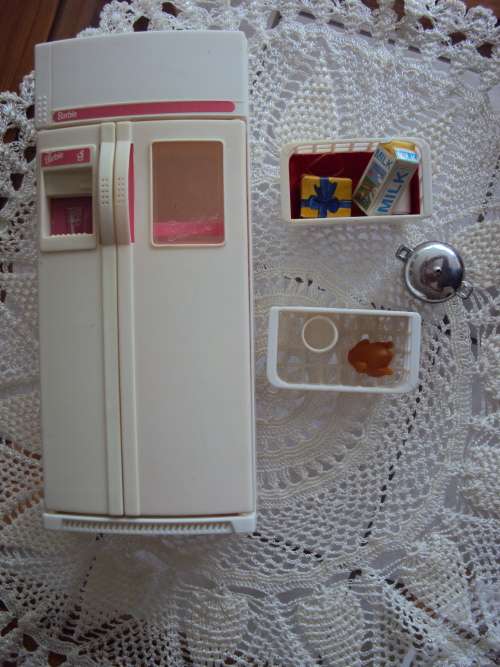 Vintage Barbie doll fridge 1994 Mattel with extras, no shelves inside fridge