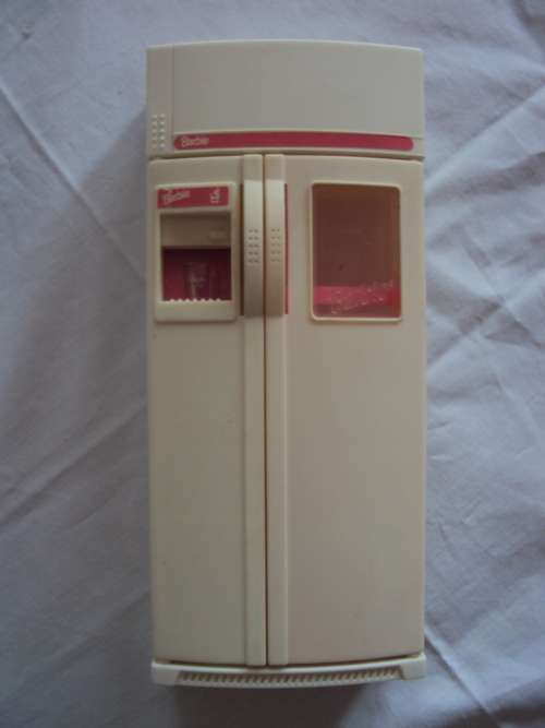 Vintage Barbie doll fridge 1994 Mattel with extras, no shelves inside fridge