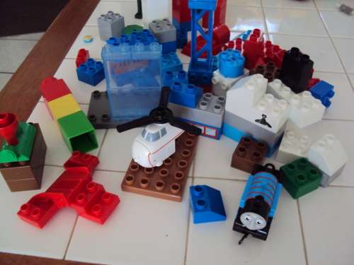 LOT OF OVER 75 MEGA BLOKS INCLUDES THOMAS THE TANK BY GULLANE & A HELICOPTER