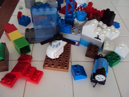LOT OF OVER 75 MEGA BLOKS INCLUDES THOMAS THE TANK BY GULLANE & A HELICOPTER