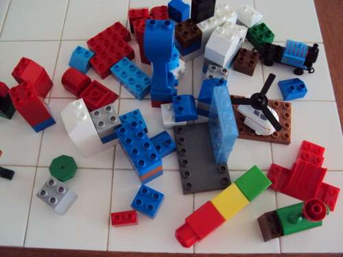 LOT OF OVER 75 MEGA BLOKS INCLUDES THOMAS THE TANK BY GULLANE & A HELICOPTER