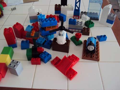 LOT OF OVER 75 MEGA BLOKS INCLUDES THOMAS THE TANK BY GULLANE & A HELICOPTER