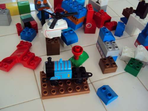 LOT OF OVER 75 MEGA BLOKS INCLUDES THOMAS THE TANK BY GULLANE & A HELICOPTER