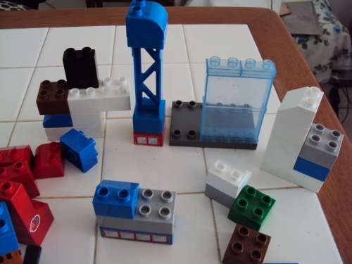 LOT OF OVER 75 MEGA BLOKS INCLUDES THOMAS THE TANK BY GULLANE & A HELICOPTER