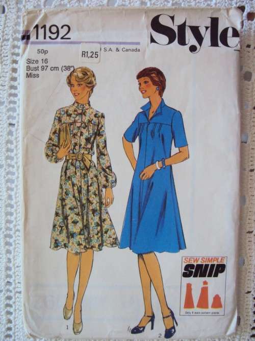 Vintage 70's FRONT YOKE & TUCKS DRESS Size 16 (97cm bust) Style 1192 *COMPLETE+checked