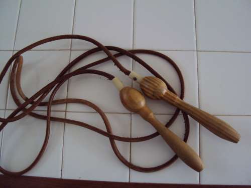 SPORTSMAN KEEP FIT SKIPPING ROPE LEATHER WITH WOODEN HANDLES  Length 2.8cm