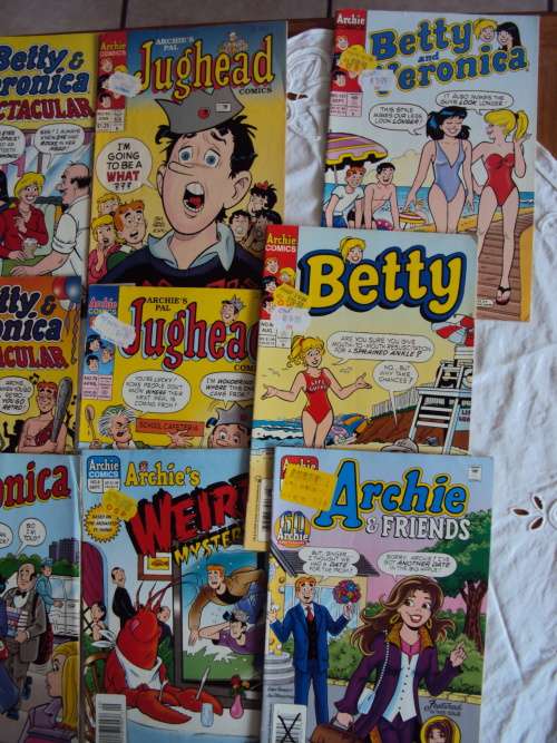 JOB LOT #1 Great assortment of 9x Vintage comics Archie, Jughead, Betty & Veronica  **Good cond
