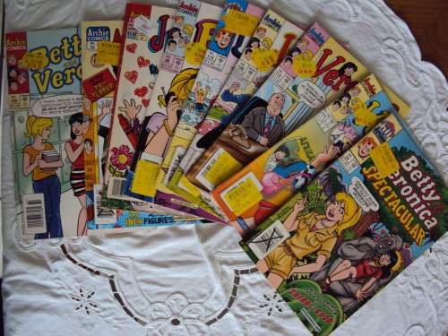 JOB LOT #2 Assorted mix 9x Vintage comics Archie, Jughead, Betty & Veronica  **Good cond