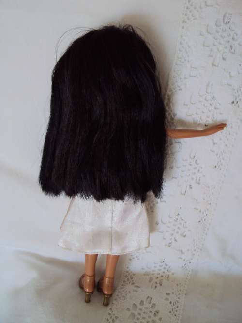 BRATZ SILKY LONG LUSH BLACK HAIR IN GOLD LAME DRESS  click bendy legs MGA 2001