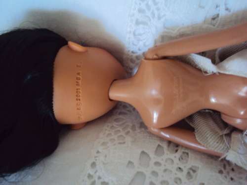 BRATZ SILKY LONG LUSH BLACK HAIR IN GOLD LAME DRESS  click bendy legs MGA 2001