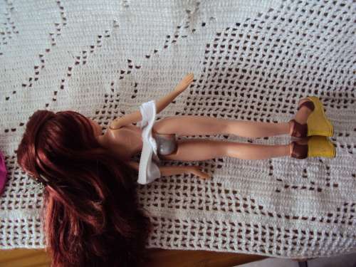 BRATZ THICK LONG SILKY 2 TONE HAIR  Click bend legs MGA 2001 + costume